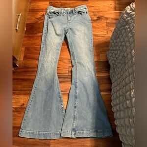 Shyanne Flare Jeans Women’s 6 Light Wash‎ Distressed Raw Hem Western Y2K